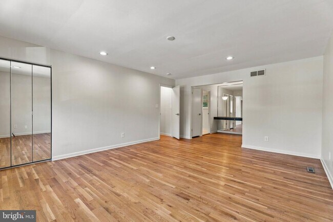 Building Photo - 4631 Hawksbury Rd