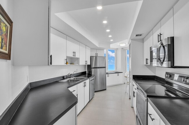 Building Photo - 550 S Ocean Blvd