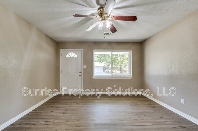 Building Photo - 1332 E Brooks St