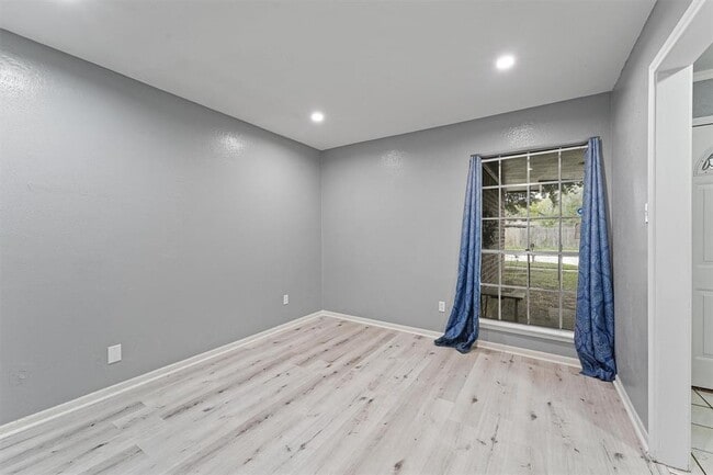 Building Photo - 21518 Greenham Dr