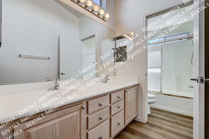 Building Photo - 3224 Bracknell St