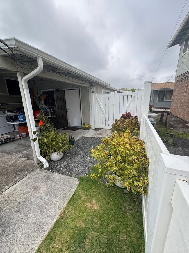 Building Photo - Attached Guest Studio Home in Kailua Town with Yard, and Pets Allowed