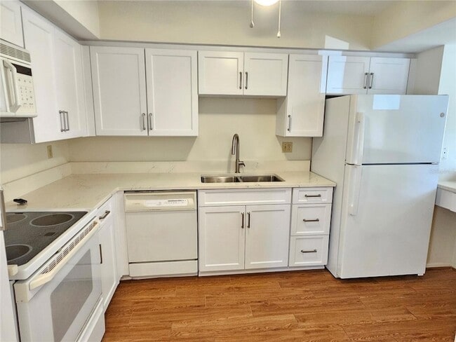 Building Photo - 812 Capri Isles Blvd