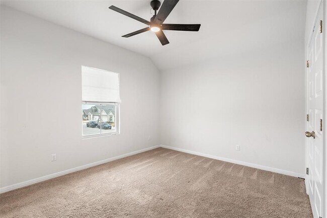 Building Photo - 2516 Walking Y Rd