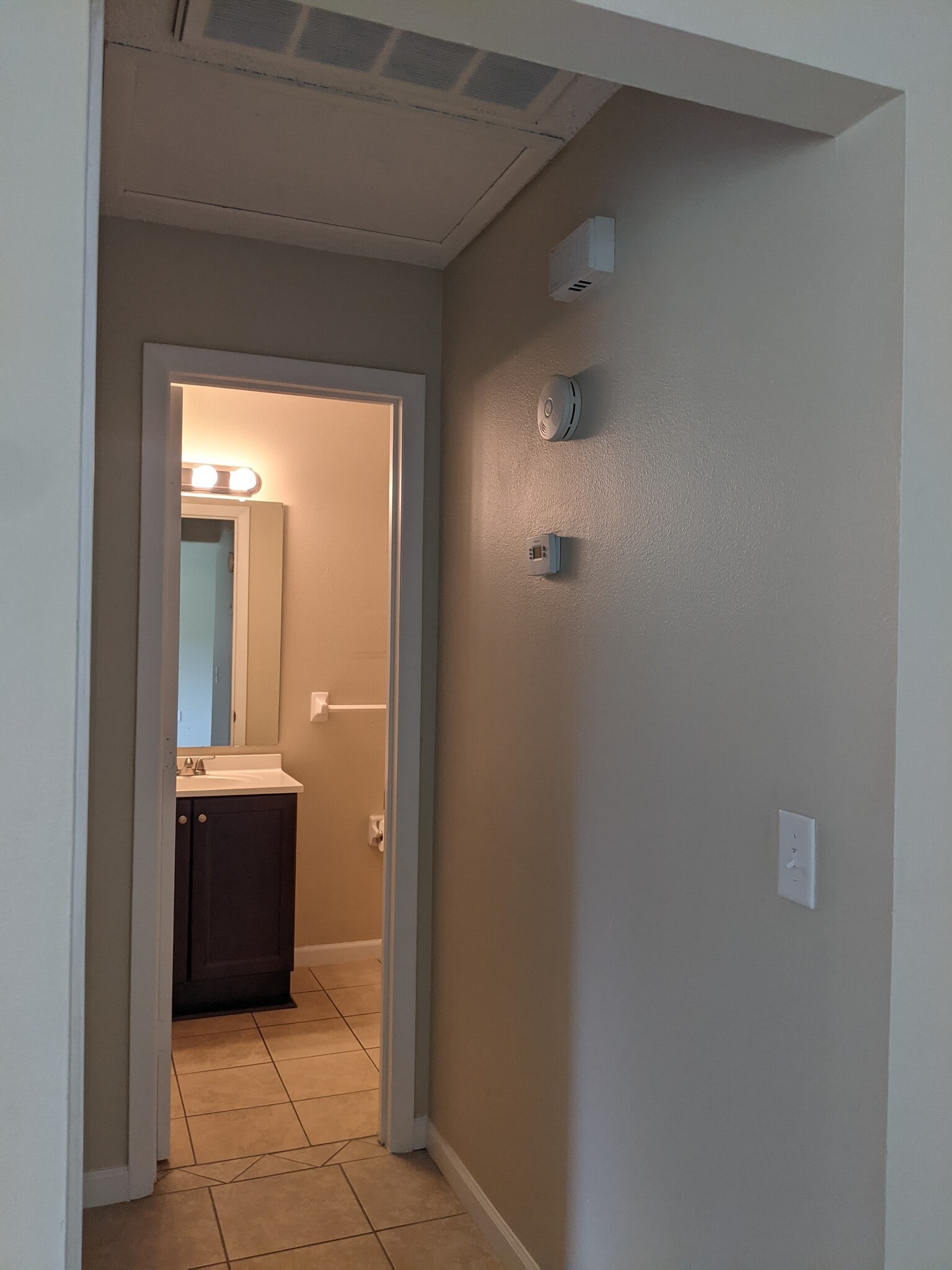 Building Photo - 2231 Ascot Ct