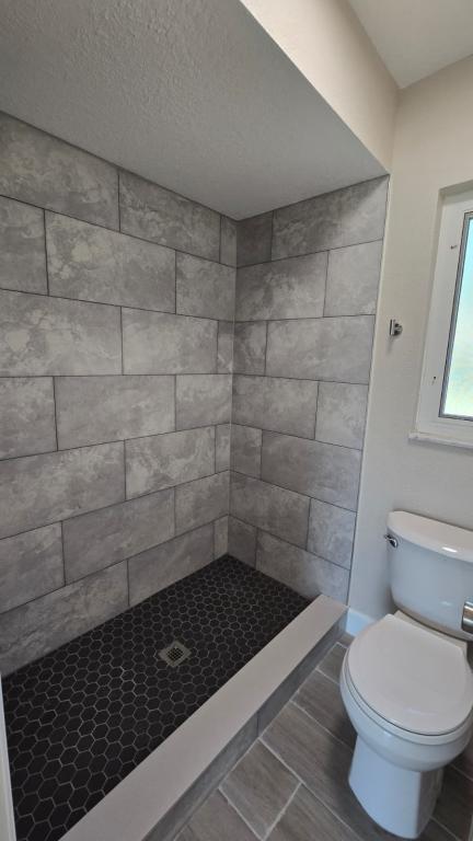 Building Photo - 647 Sagamore Dr