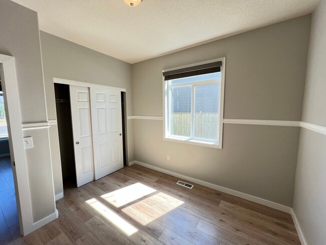 Building Photo - 431 Twin Flower Dr