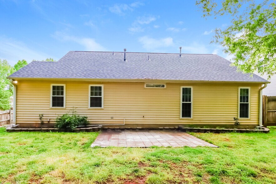 Building Photo - 660 Rebecca Jane Dr