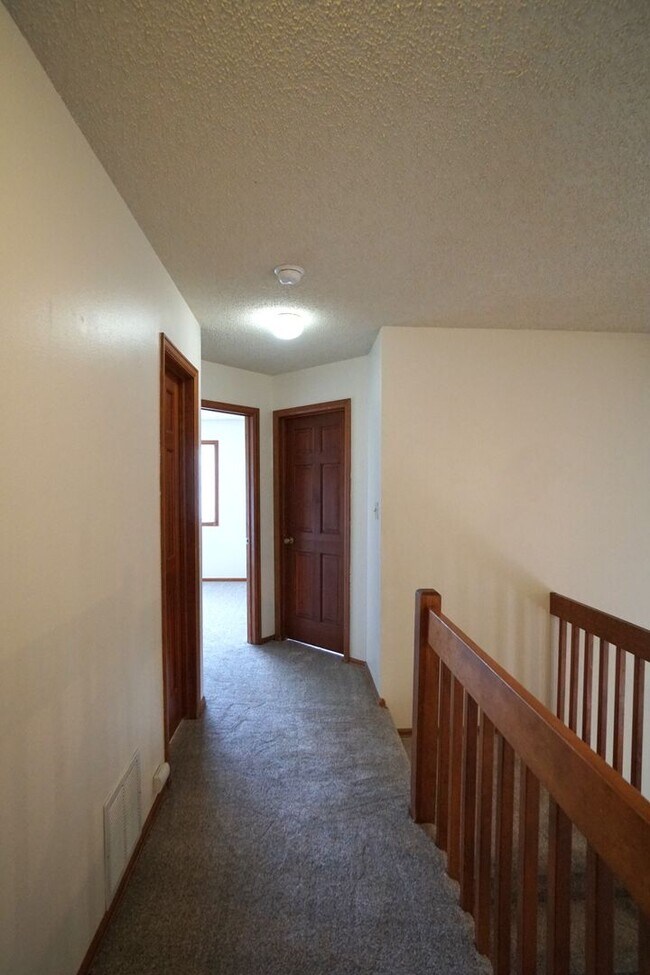 Building Photo - 1155 Popes Valley Dr
