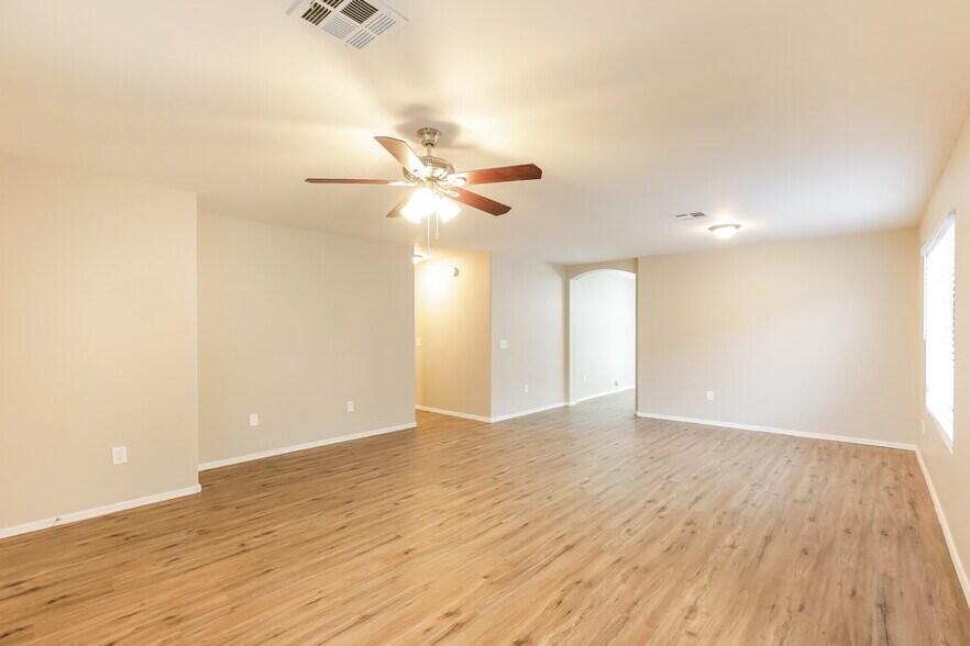 Building Photo - 7238 S 40th Ln