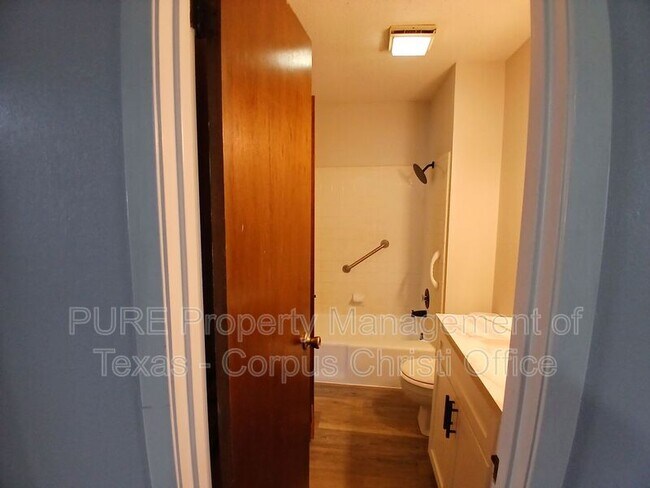 Building Photo - 5001 Middlecoff Cir