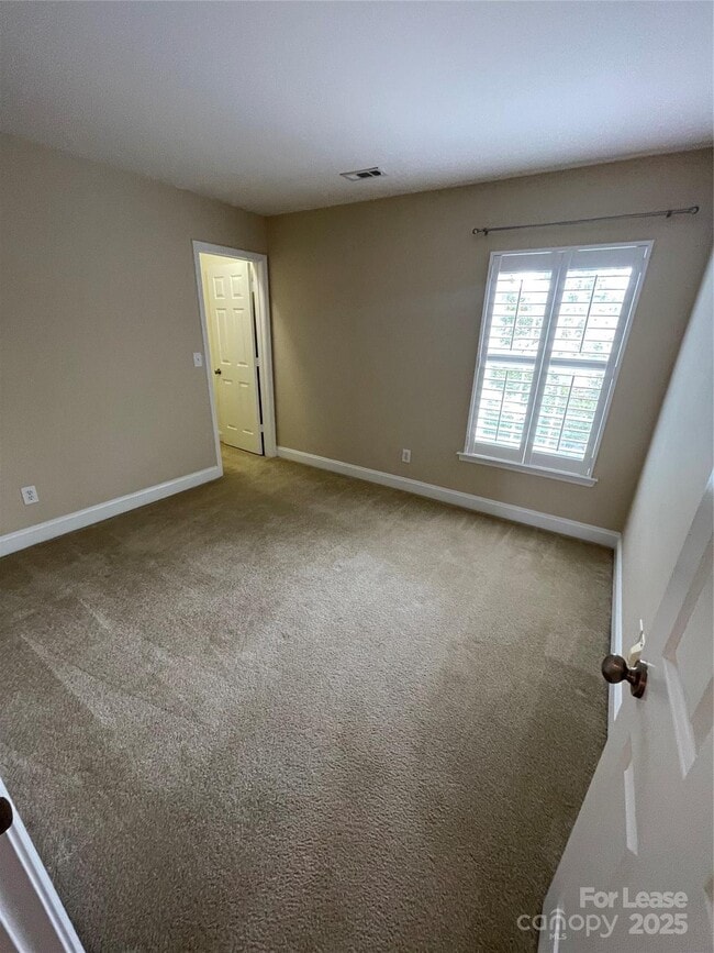 Building Photo - 120 Waterlynn Club Dr