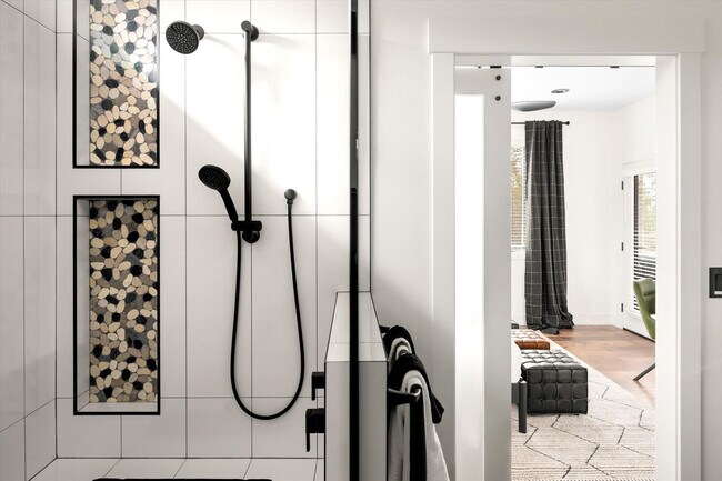 Building Photo - 323 Deer Creek Rd