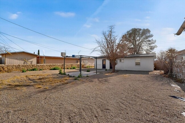Building Photo - Charming 3 bedroom, 1 bath home in Central East El Paso!