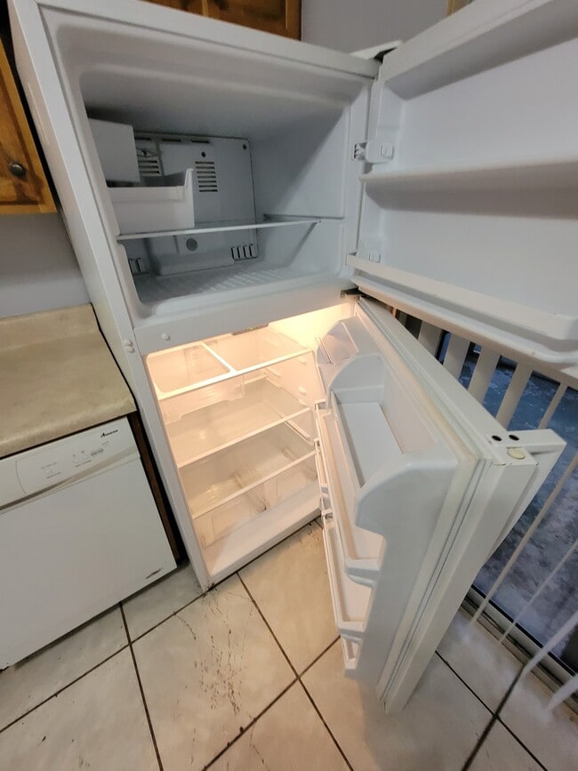 Building Photo - 4846 Royal Palm Ave