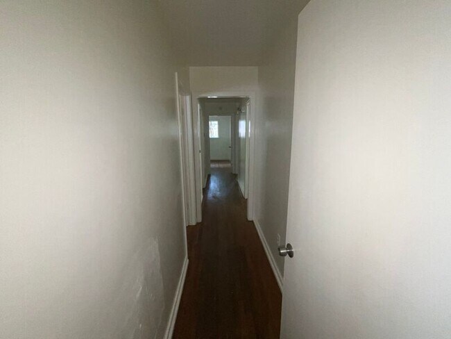 Building Photo - 3612 Sykes Park Dr