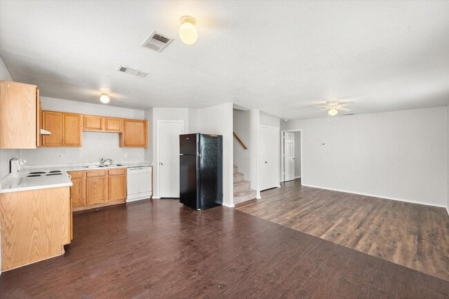 Building Photo - 404 Kings Way Dr