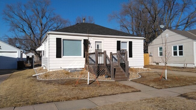 Building Photo - 814 E 14th St