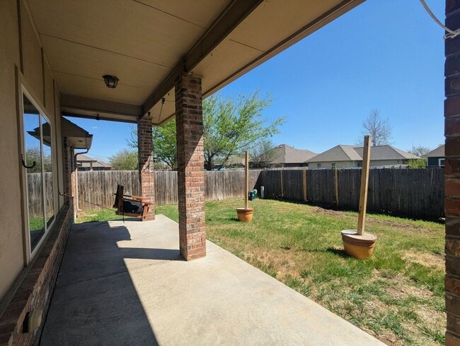 Building Photo - Comfort, Space & Flexibility – 3 Bed Home in Moore School District