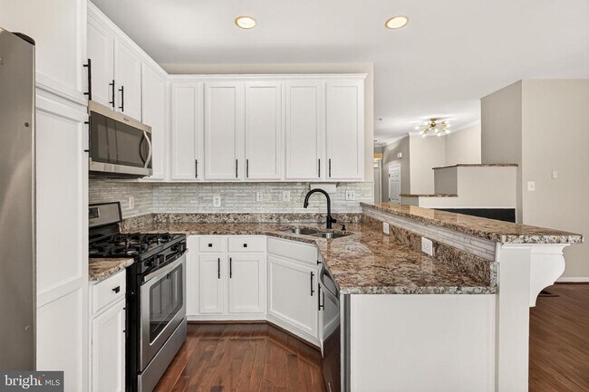 Building Photo - 6126 Madison Crest Ct