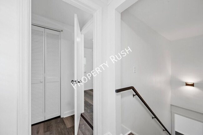 Building Photo - 424 Hedgewood Dr