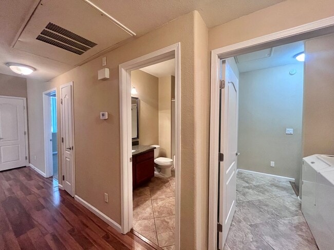 Building Photo - COMING SOON!! CUTE 3 BD/2BA CONDO LOCATED ...