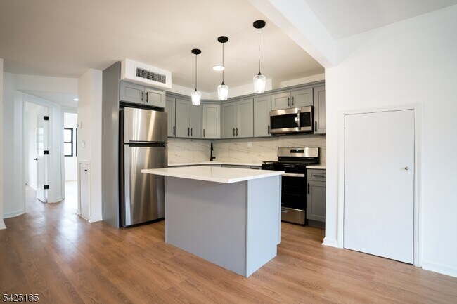 Building Photo - 27 Alan Terrace