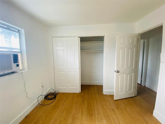 Building Photo - 1341 W Point Dr