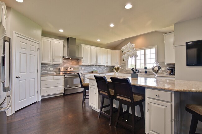 Building Photo - 8 Turnbury Ct