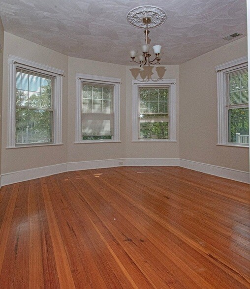 Building Photo - 21 Edison Green