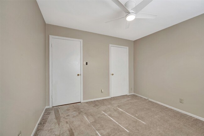 Building Photo - 847 Carlingford Ln