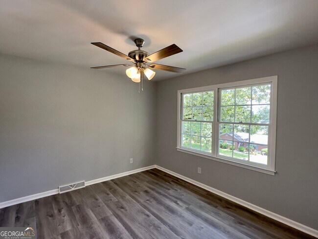 Building Photo - 6 Westlyn Dr