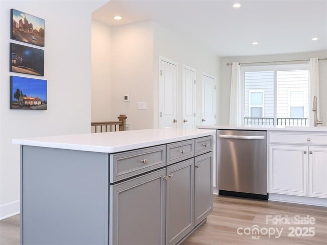 Building Photo - 3739 S Tryon St