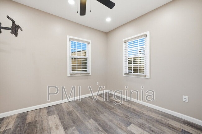 Building Photo - 402 Heffelfinger St