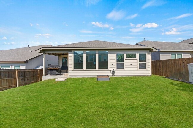 Building Photo - 1020 Highland Vista