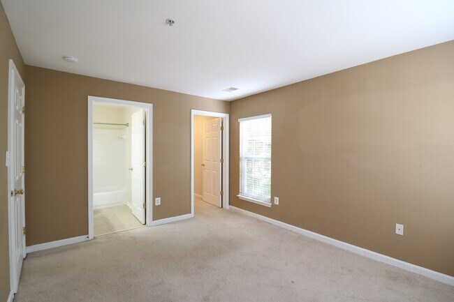 Building Photo - Spacious 2BD/2BA Condo with Balcony in Fountain Hills!