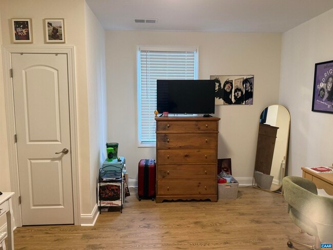 Building Photo - 234 Bishopgate Ln