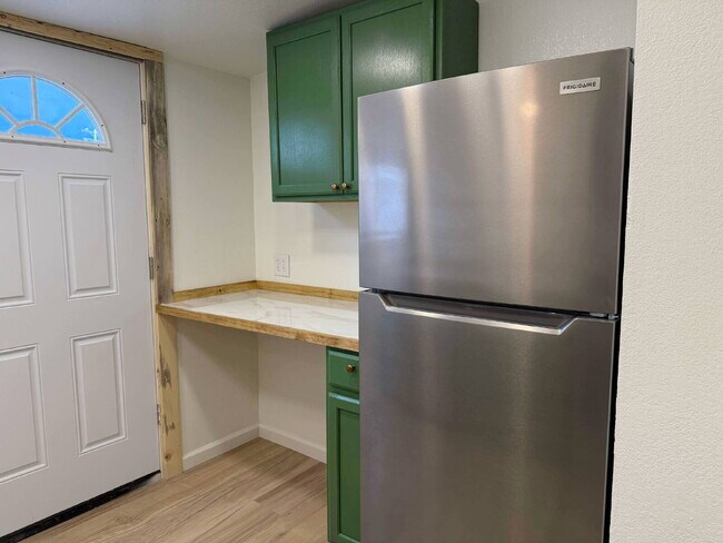 Building Photo - "Charming 1-Bedroom Retreat in Mountain Home – Your Cozy Haven Awaits!"