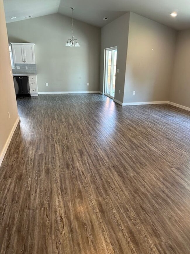 Building Photo - **Charming 3-Bedroom Home - Ready for You!**