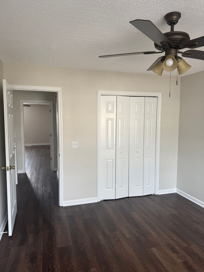 Building Photo - Available NOW- 113 Commons-Move in Special 1/2 off the first month rent with 12-month Lease