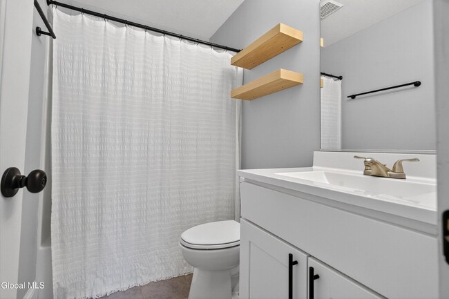 Building Photo - 716 Adams Cir