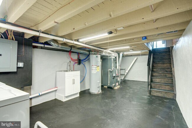 Building Photo - 2643 N Mascher St