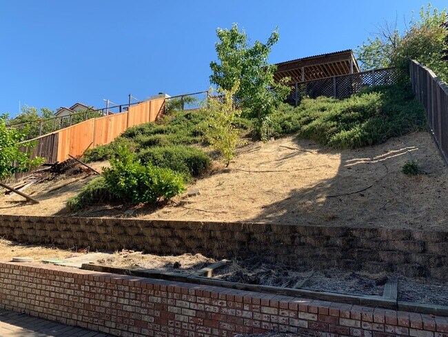 Building Photo - Beautiful Pittsburg Home