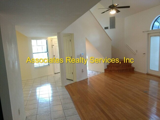 Building Photo - Cute Cottage Home on Cul-de-Sac!!
