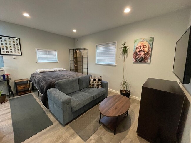 Primary Photo - Conveniently located studio, available fur...