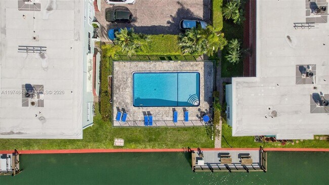 Building Photo - 8600 Byron Ave