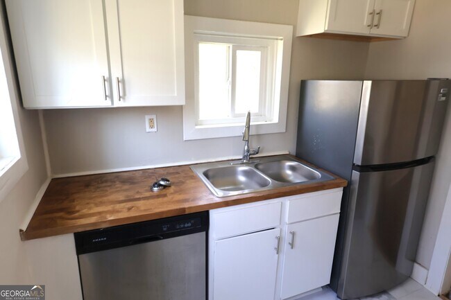 Building Photo - 829 Matheson Rd