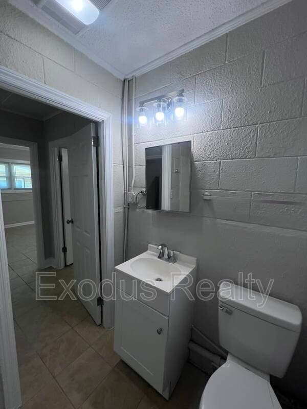 Building Photo - 506 Maple Ave