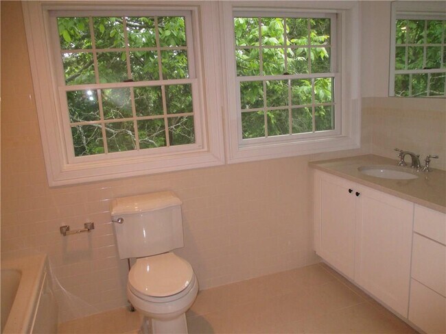 Building Photo - 29 Carpenter Ave