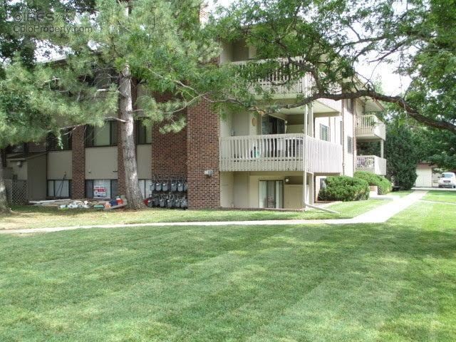 Building Photo - 2 Bed 1 Bath First Floor Corner Unit Manha...